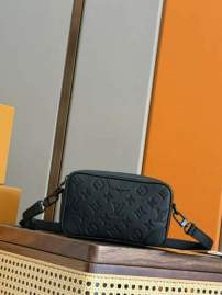 Picture of Louis Vuitton Mens Bags _SKUfw215539523fw